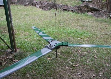 Balancing wind turbine blades by hanging the turbine from its centre