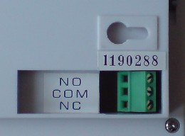 Relay connections for a programmable thermostat