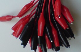 CROCODILE LEADS. 5 red and 5 black insulated 500mm crododile leads